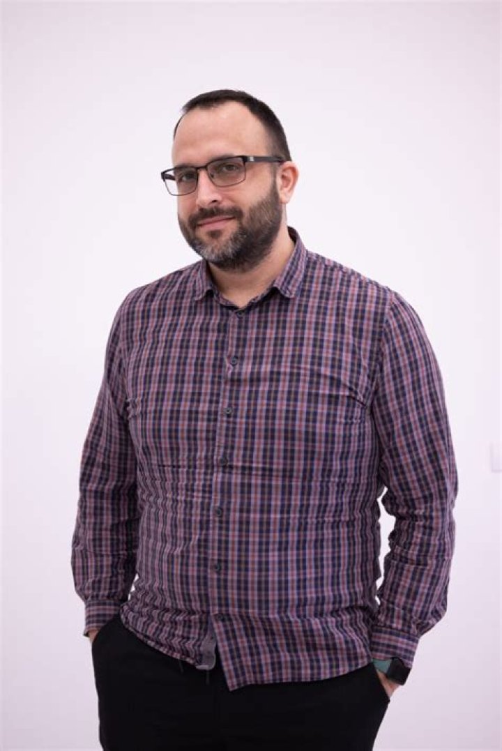 Alireza Akbari Height, Weight, Net Worth, Age, Birthday, Wikipedia, Who, Instagram, Biography