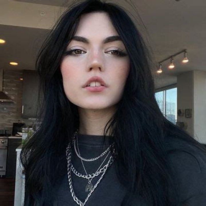 Essaere Height, Weight, Net Worth, Age, Birthday, Wikipedia, Who, Nationality, Biography