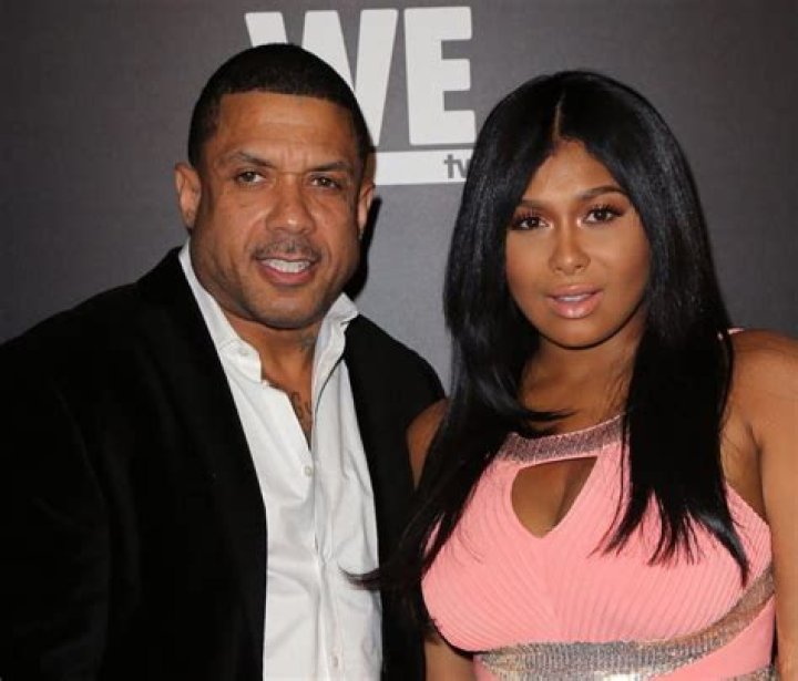 
Is Ray Benzino Married to wife? Or Dating a Girlfriend? 