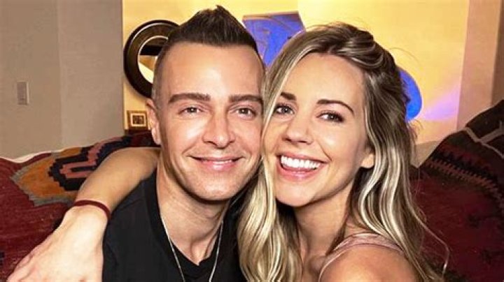 
Joey Lawrence and Wife Samantha Cope Are Expecting First Child Together — See Their Announcement 