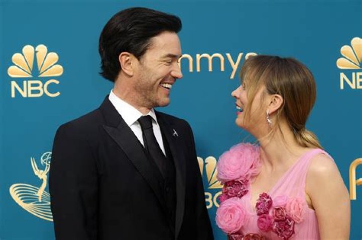 
Kaley Cuoco and Tom Pelphrey Make Their Red Carpet Debut as a Couple at 2022 Emmys 