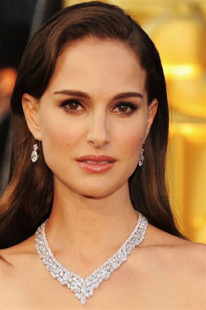 
Lisy Cardenas Height, Weight, Net Worth, Age, Birthday, Wikipedia, Who, Nationality, Biography 