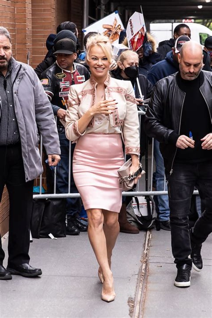 
Pamela Anderson’s Memoir ‘My Puffy Suit Of Armor’ Made Her Gain 25 Pounds 